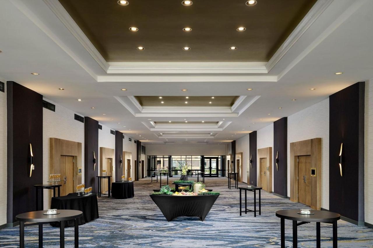 Sheraton Grand Rapids Airport Hotel Cascade Exterior photo