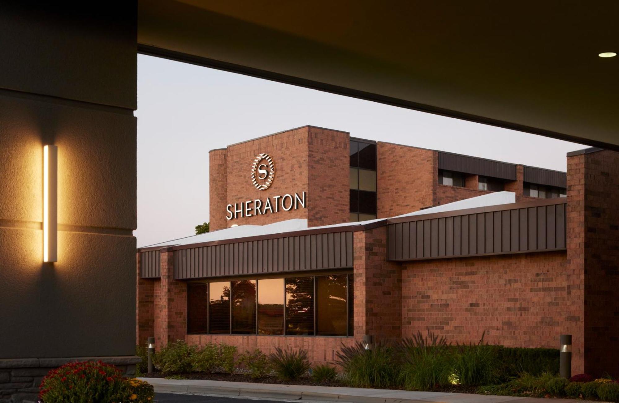 Sheraton Grand Rapids Airport Hotel Cascade Exterior photo