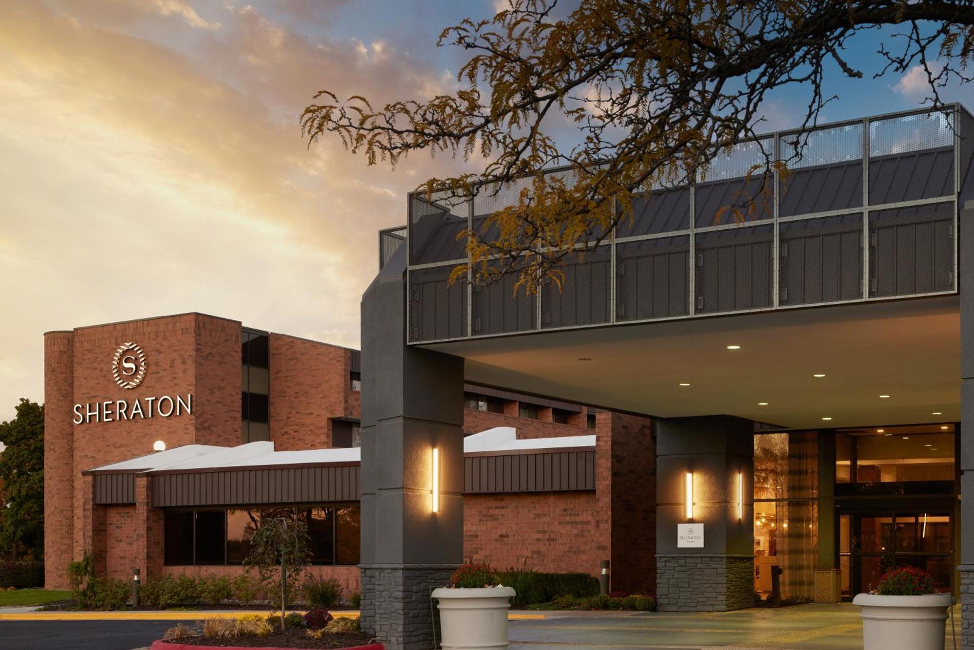 Sheraton Grand Rapids Airport Hotel Cascade Exterior photo