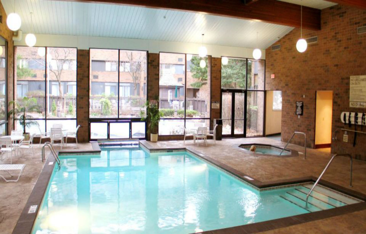 Sheraton Grand Rapids Airport Hotel Cascade Exterior photo